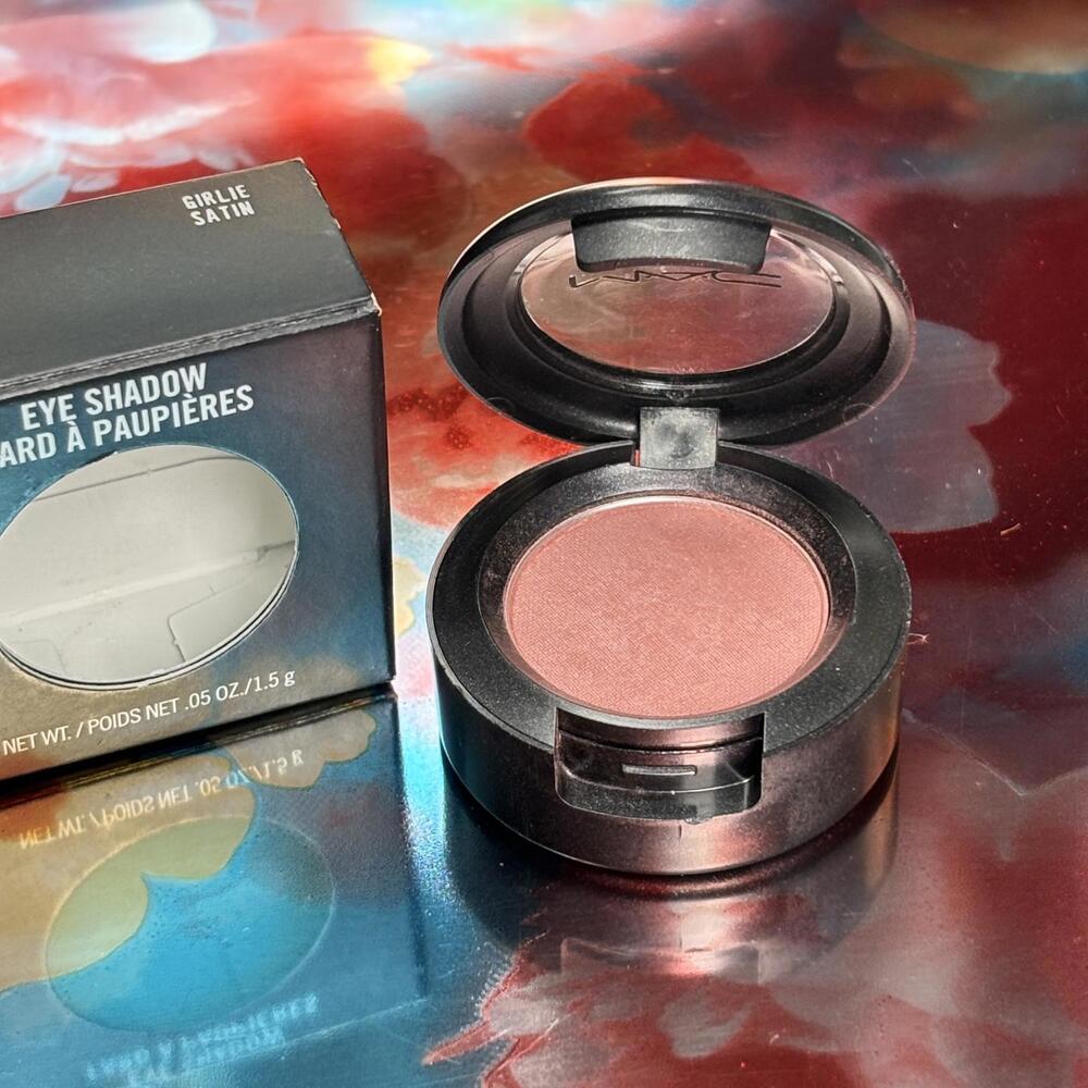 MAC Girlie Eyeshadow